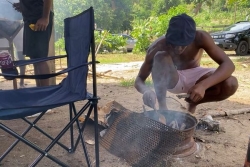 Pétanque, cartes et voulés : le 25 décembre se célèbre sur les plages à Mayotte
