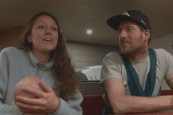 “Voyager à la voile, découvrir le monde, c'est incroyable” : ce couple et leur nouveau-né passent Noel à bord d’un voilier 