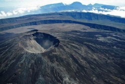 Le Piton de la Fournaise va-t-il entrer en éruption avant la fin de l’année ?