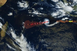 Grant s'est intensifié en cyclone tropical dans l'océan Indien et évolue à 3 285 kilomètres à l'Est de La Réunion