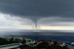 Une impressionnante trombe marine observée au large de Saint-Gilles