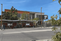 "Une réponse aux préoccupations des habitants" : L'Étang-Salé réagit après la suspension de son arrêté de couvre-feu par la justice