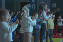 Cette créatrice de contenus pédagogiques aux millions de vues, séduit les enfants avec un spectacle interactif 