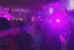 VIDÉO. Sur les baies de Nouméa, un réveillon chargé d'espoir