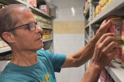 Miel Vert 2026 : "mwin néna in bon millier de pots à vendre, en espérant tout i sa partir", pour sa 30ème participation, l’apiculteur Pascal Fontaine a vu les choses en grand