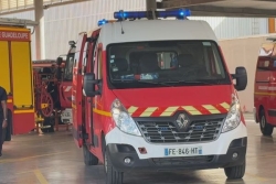 Collision entre un deux-roues et une voiture : une blessée grave et un blessé léger