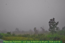 La Réunion : de la pluie sur la côte au vent et du soleil sur la côte sous le vent le matin, suivi d'un après-midi variable
