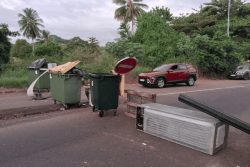 Sargasses au Robert : circulation toujours perturbée, réunion technique à la CTM, renforcement des barrages demain matin...On fait le point