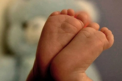 Accoucher loin de chez soi : à Futuna, la maternité reste un combat pour les femmes