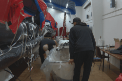 Révision des radeaux de survie: une opération annuelle nécessaire pour la sûreté des passagers