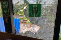 "Je ne m'attendais pas à autant de cailloux", des plaintes déposées après les caillassages de bus scolaires à Koungou ce lundi matin