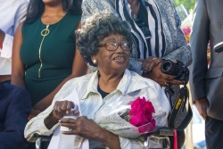 Elle avait refusé de céder sa place à une femme blanche dans un bus... Claudette Colvin, figure des droits civiques aux Etats-Unis, est morte 