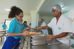 En 2026, les parents d’élève vont payer moins cher la cantine dans les écoles publiques de Nouméa