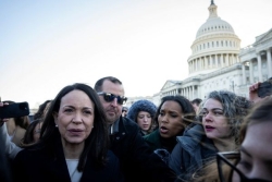 Après avoir offert à Trump sa médaille du Nobel de la paix, Machado assure que le Venezuela sera "libre" avec le soutien du président américain
