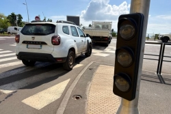 Avec les feux de circulation éteints au sud de Mamoudzou, "tout le monde fait comme il veut"