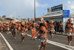 EN IMAGES. Carnaval de Martinique 2026 : une foule enjouée au « Vidé Ko’w », la grande parade de Fort-de-France