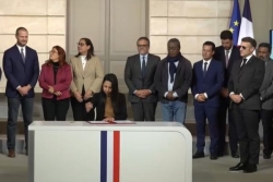 Vidéo : Paris relance le processus en Nouvelle-Calédonie avec un nouvel accord intitulé "l'Elysée-Oudinot"