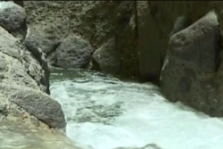 SÉ LA KAY NOU. Les gorges de la falaise, source de sensations fortes à Ajoupa-Bouillon