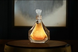 La distillerie Longueteau créé la bouteille de rhum agricole la plus chère du monde à 130 000 euros