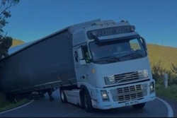 La route des Plaines bloquée suite à un accident de poids lourd 