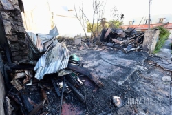 Incendie d'une case créole abandonnée à Saint-Denis : "Je n'ai jamais eu aussi peur de ma vie !" [PHOTO ET VIDEOS]