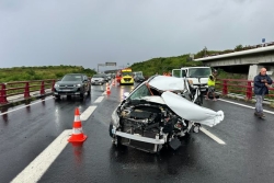 Route des Tamarins : un conducteur blessé après une collision avec un camion en panne