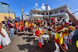 PHOTOS. Carnaval de Martinique 2026 : les écoliers paradent dans les communes avant les jours gras