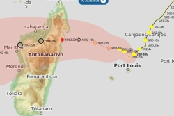 La dépression tropicale se trouve à 340 km de La Réunion, aucune influence sur l'île