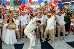 "C'est une énorme fierté"...L'émotion de Ludovic Louis, musicien martiniquais, lors du concert de Bad Bunny à la mi-temps du Super Bowl 2026 