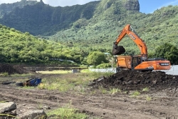 Moorea : les travaux de « nettoyage » reprennent sur le site du futur centre commercial de Maharepa