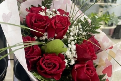 "C’est la deuxième plus grosse fête de l’année" : 1 000 roses, des coffrets gourmands... les commerçants prêts pour une Saint-Valentin réussie
