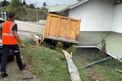 Accident dramatique à Rivière-Salée, un camion fonce dans une salle de sport