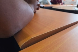 "A force de cumuler, on finit par faire un burnout", des salariés dépassés psychologiquement par l'après-Chido