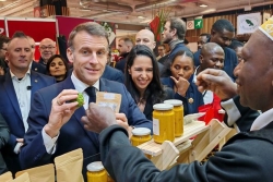 Emmanuel Macron s'est arrêté au stand de Mayotte lors de sa visite du salon de l'agriculture
