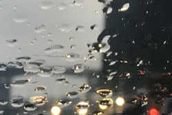 Fortes pluies : la vigilance passe en orange pour le Nord, l’Ouest et le Sud, et la Route du Littoral va être basculée