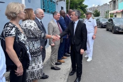 « On doit continuer à mettre beaucoup de moyens éducatifs pour ces jeunes », déclare Gérald Darmanin lors de sa visite à l’unité éducative de Petite-Terre 