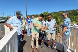 Une passerelle api pour relier les deux rives de la Titaaviri