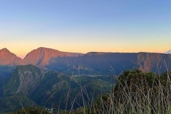 La Réunion : une matinée lumineuse, un après-midi humide dans les hauts, radieux vers les plages