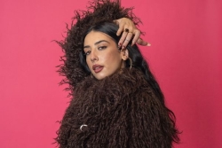 Naïka, l’artiste franco-haïtienne, compose un hymne féministe qui allume la toile