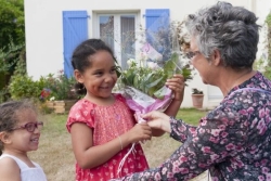 Elles sont mamies gâteaux, mamies cool et donnent surtout beaucoup d'amour ! Les grands-mères à l'honneur ce dimanche 