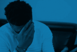 Santé mentale des jeunes : un rapport préconise dix mesures d'urgence, dont la transformation des pratiques