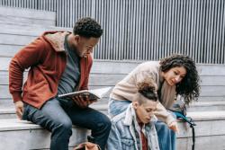 Les jeunes d’origine étrangère (ou "perçus comme tels") victimes d’un cumul de discriminations en France