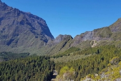 La Réunion : un ciel lumineux en début de journée, variable l'après-midi et 30 à 33 °C sur le littoral