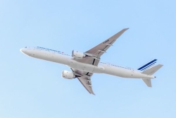 Un vol Air France affrété par Paris pour les Émirats fait demi-tour du fait de tirs "dans la zone"