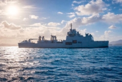 VIDEO. Marine : le bâtiment ravitailleur de forces (BRF) Jacques Stosskopf en visite en Martinique