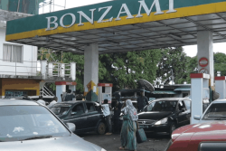 Les automobilistes se ruent dans les stations-service aux Comores depuis le début de la guerre au Moyen-Orient