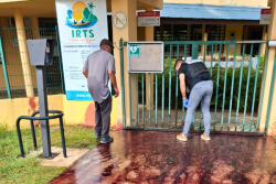 Sabotage à l’Institut de développement et de travail social : le portail bloqué et maculé de sang le jour des portes ouvertes