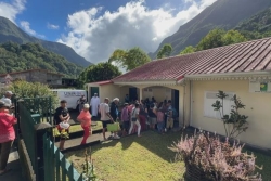 La Caravane de la Solidarité poursuit sa distribution des colis alimentaires dans le cirque de Salazie