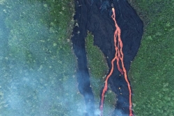 Eruption du Piton de la Fournaise : la coulée active est à 1,7 km de la route des laves