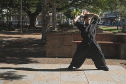 PORTRAIT. Charles Brecard, danseur calédonien met en mouvement son spectacle "Les sans-vagues"